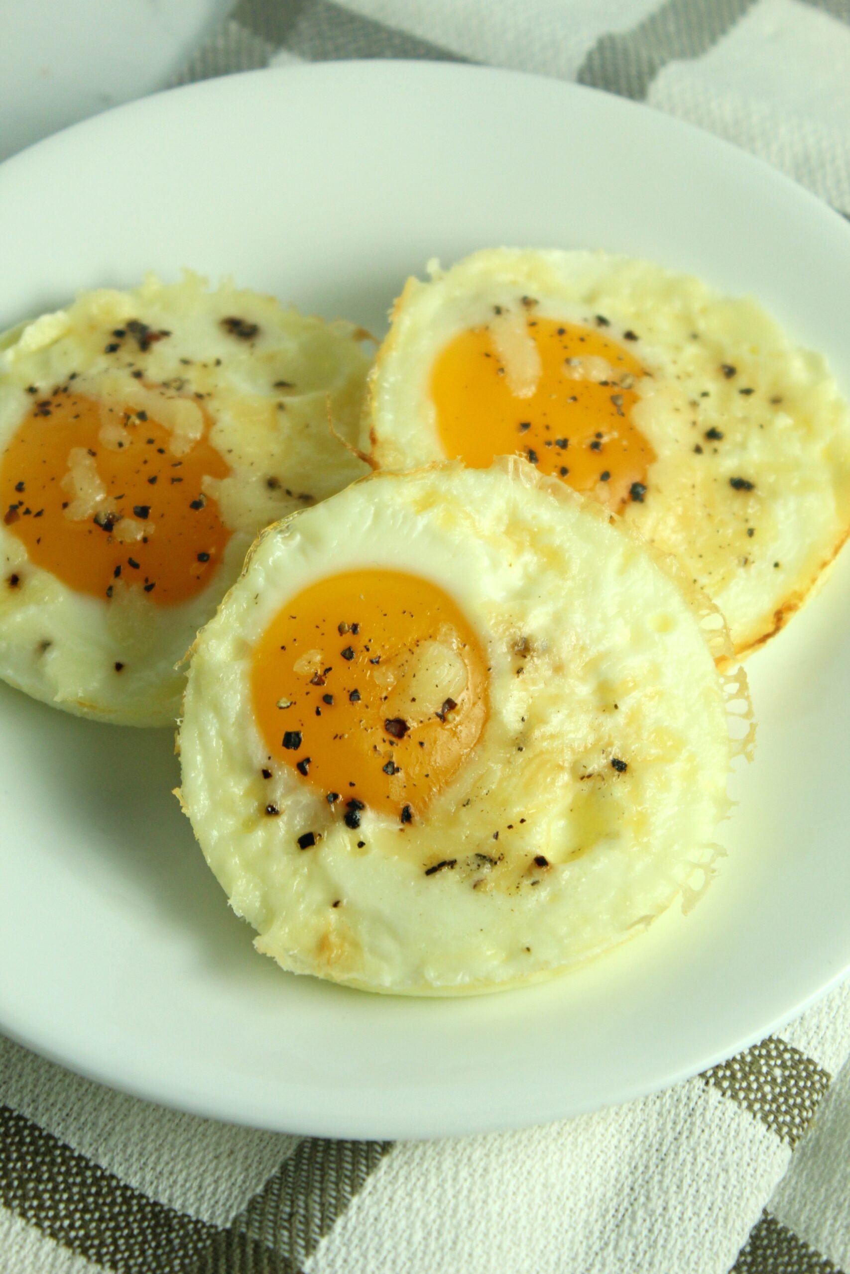 Fried Egg with Perfect Runny Egg Yolk » the practical kitchen