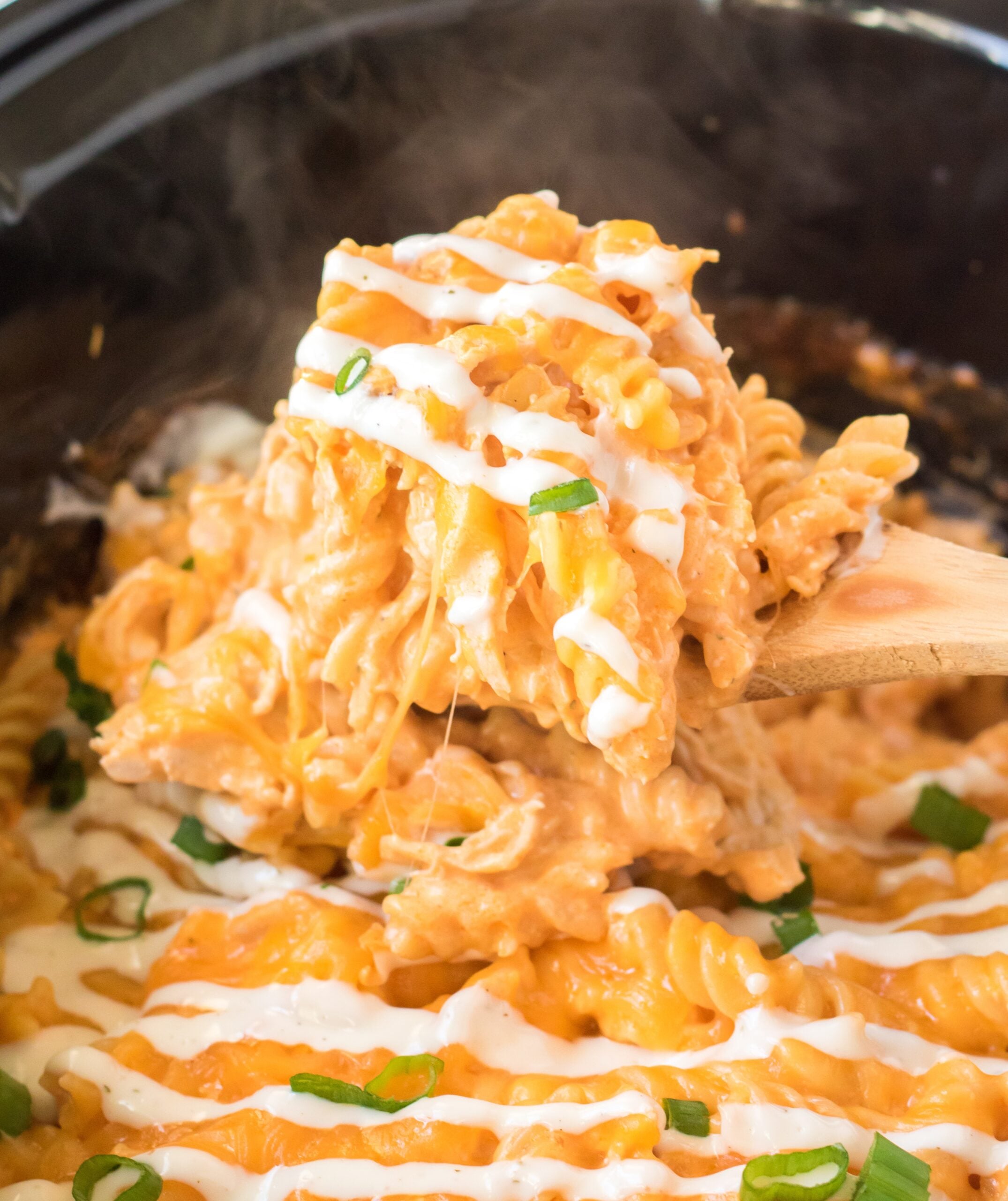 Slow Cooker Buffalo Chicken Mac & Cheese