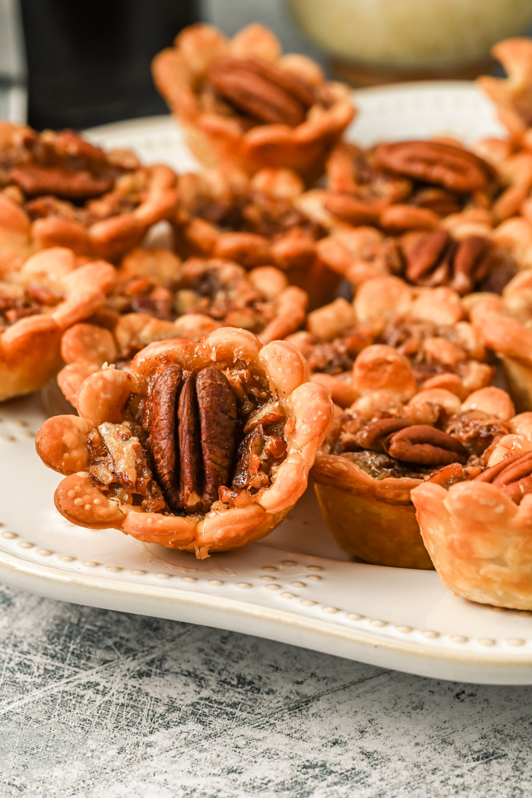 I REALLY want one of these Mini Pie - Incredible Recipes