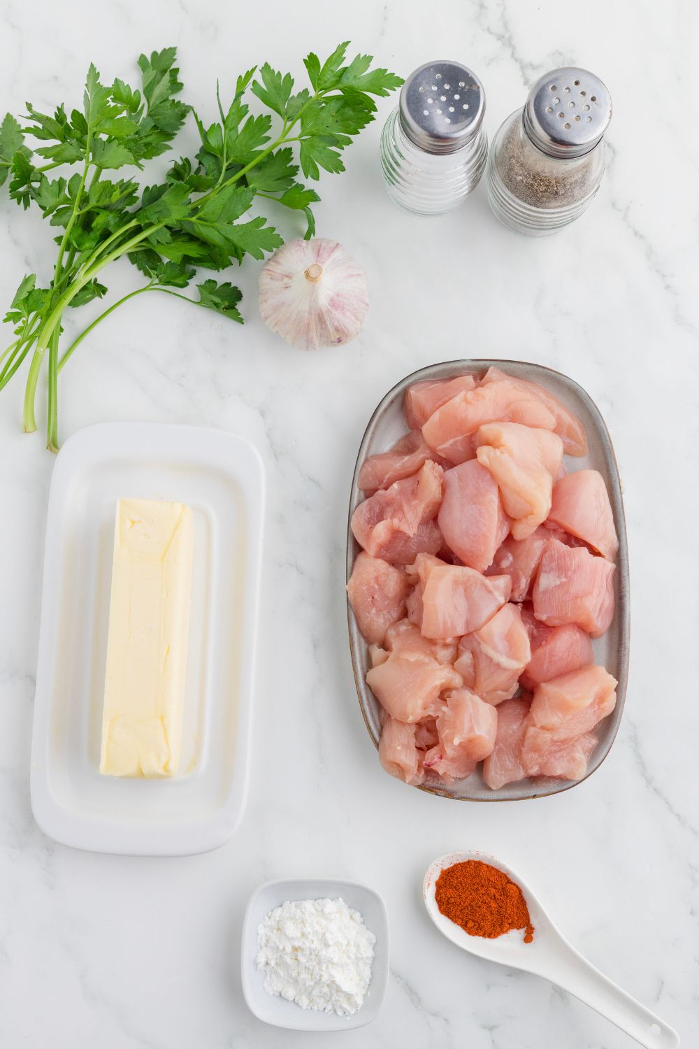 ingredients for Garlic Butter Chicken Bites on table in single serve containers 